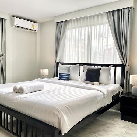 Beachwalk Minotel Patong Bagian luar foto