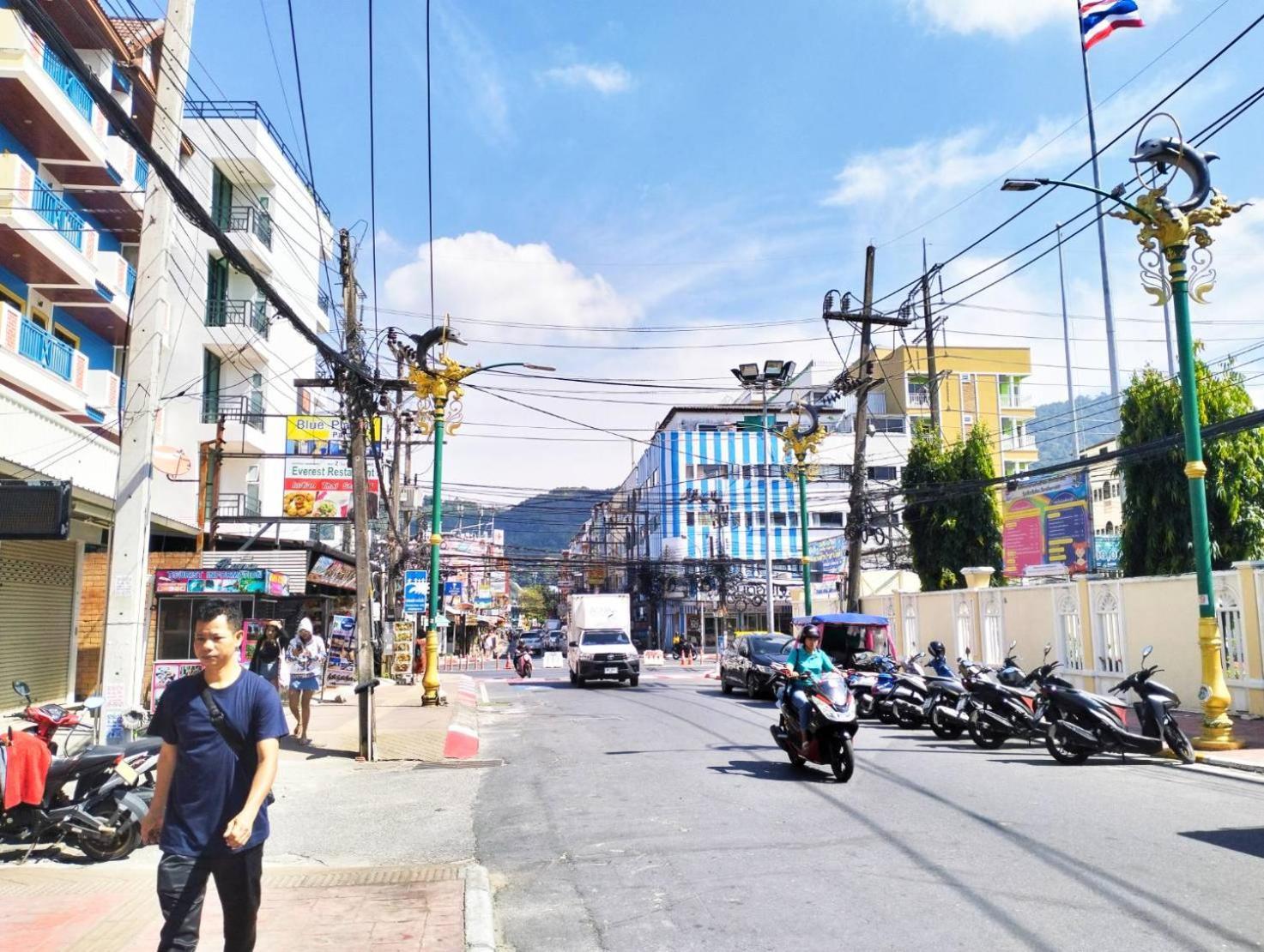 Beachwalk Minotel Patong Bagian luar foto