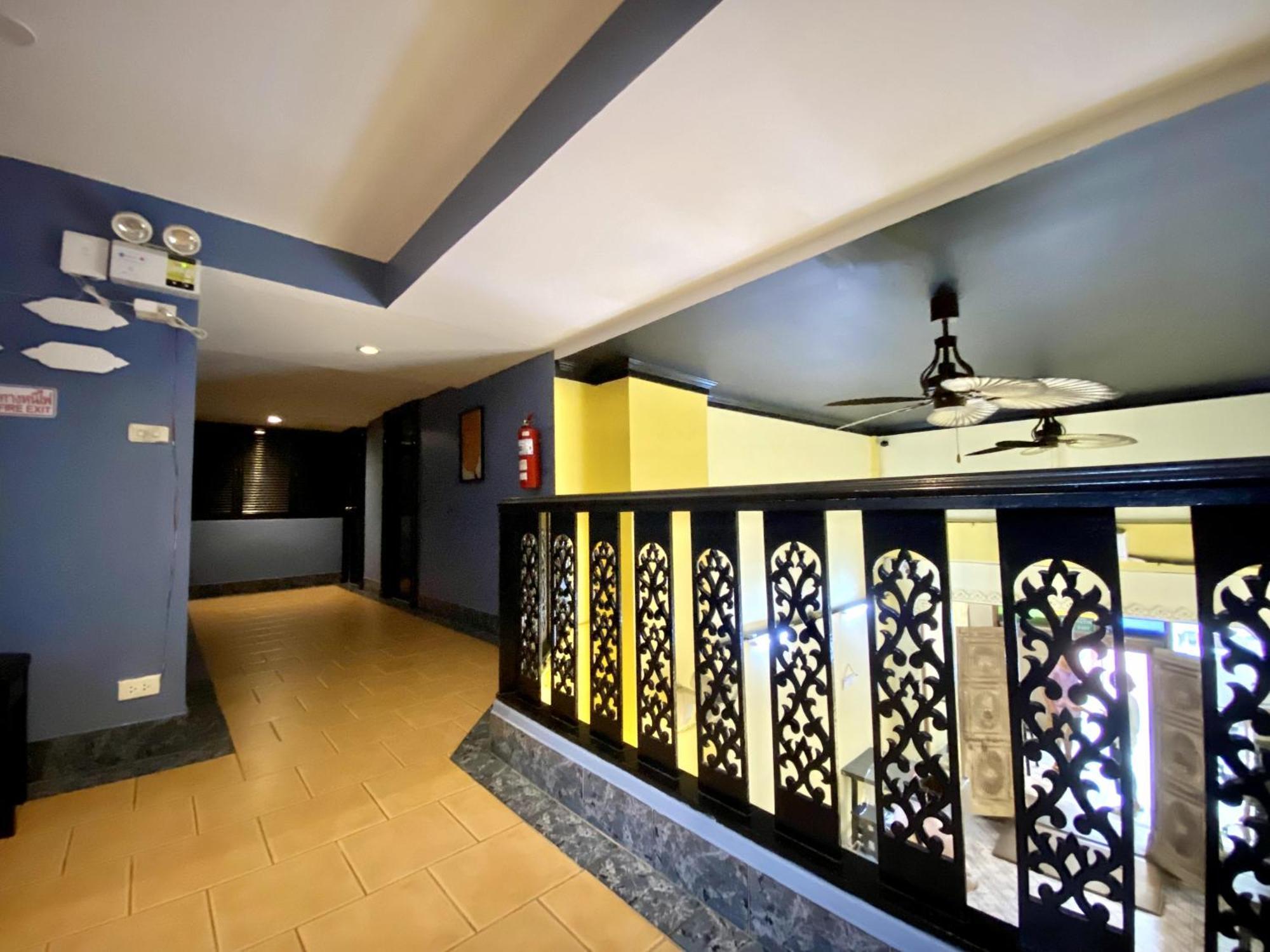 Beachwalk Minotel Patong Bagian luar foto