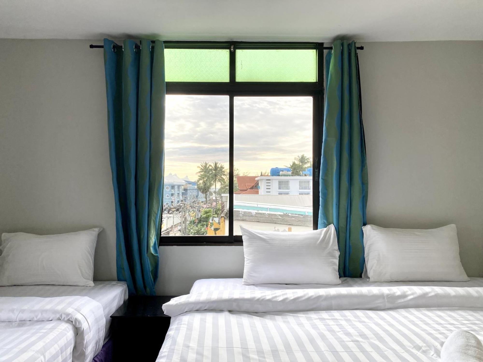 Beachwalk Minotel Patong Bagian luar foto