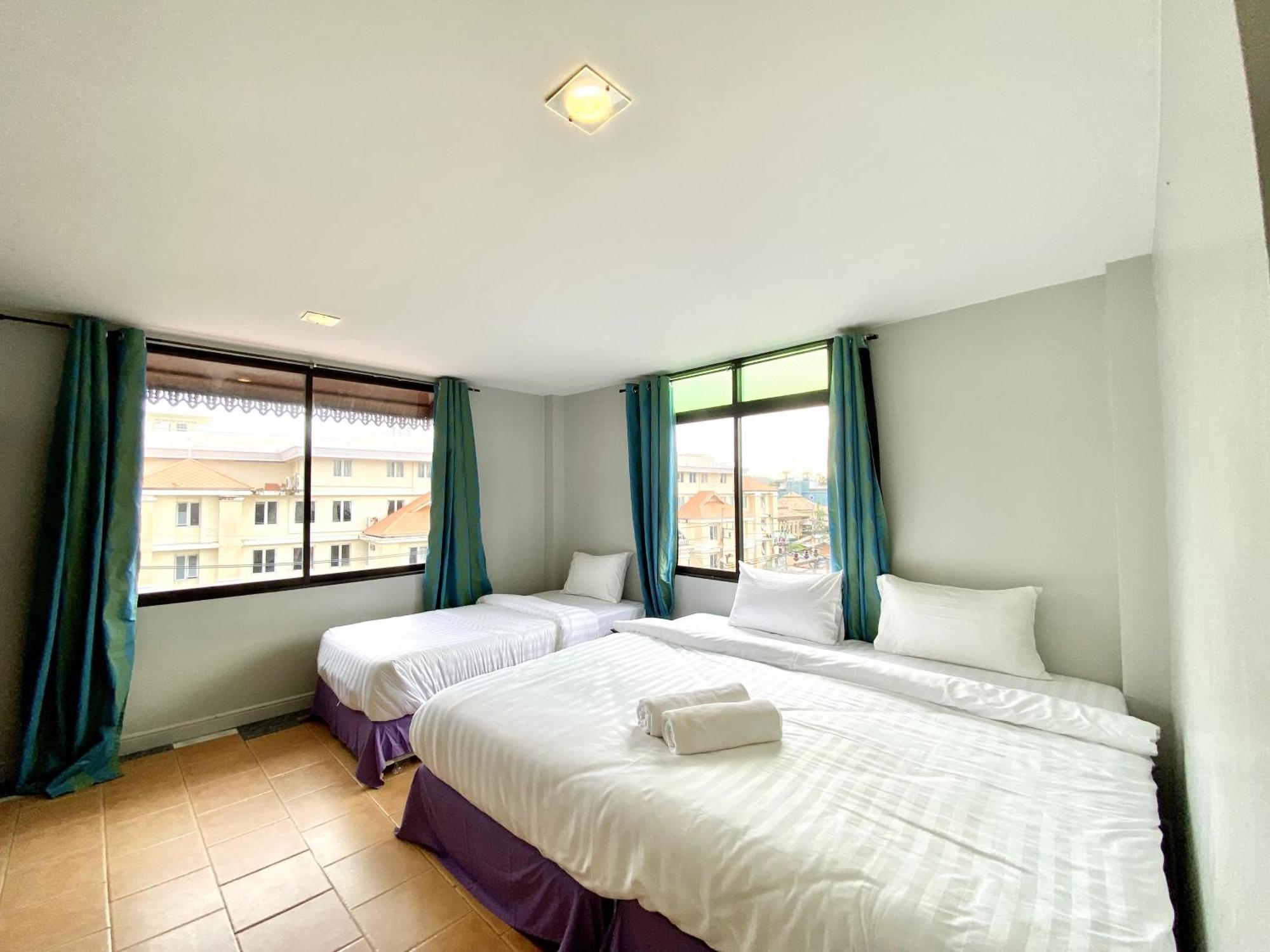 Beachwalk Minotel Patong Bagian luar foto