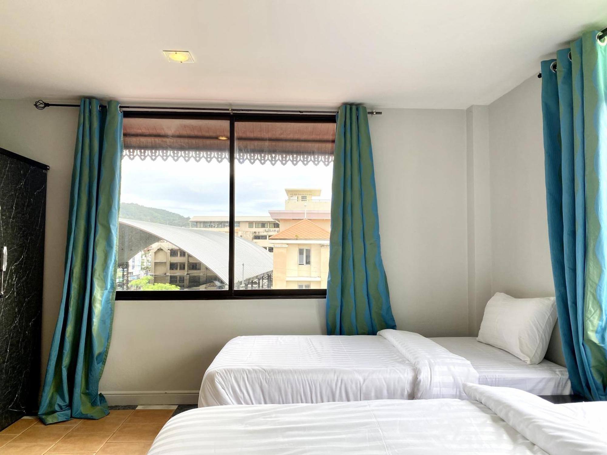 Beachwalk Minotel Patong Bagian luar foto