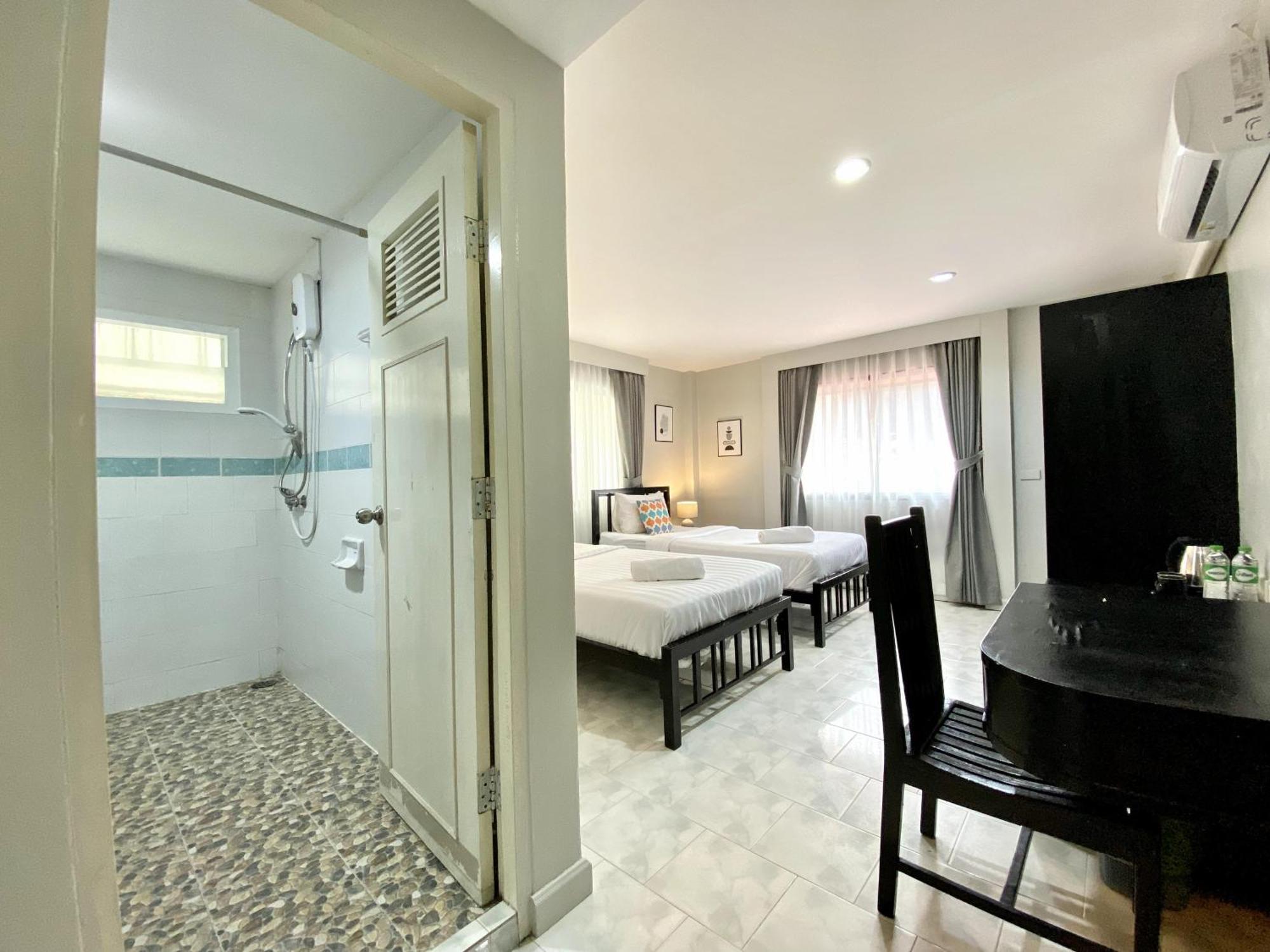 Beachwalk Minotel Patong Bagian luar foto