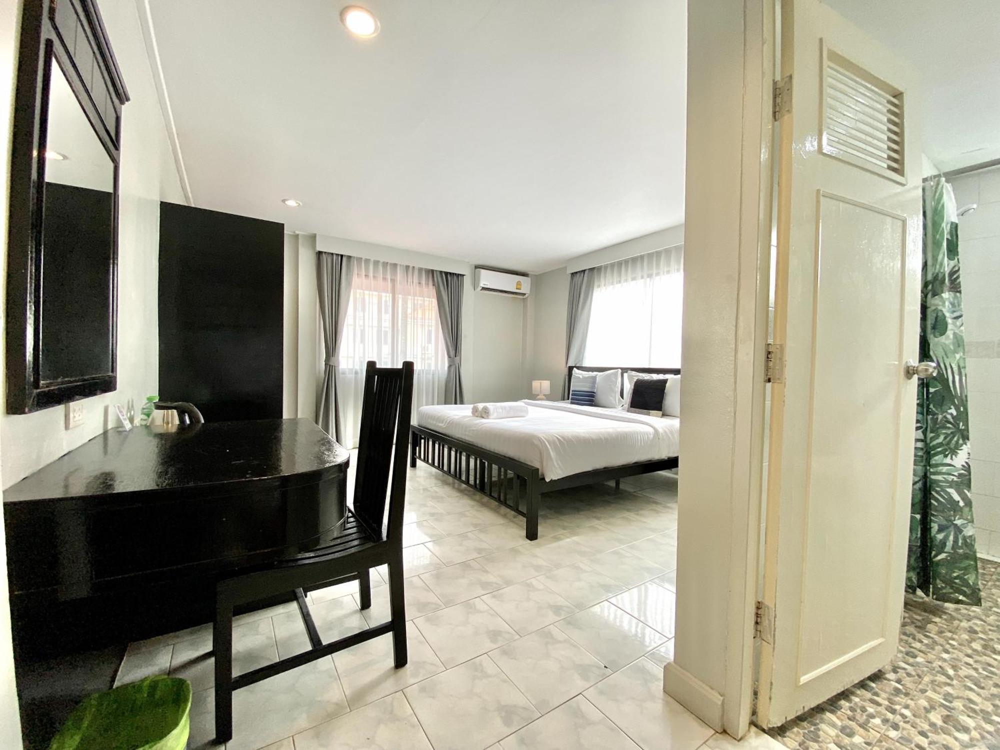 Beachwalk Minotel Patong Bagian luar foto