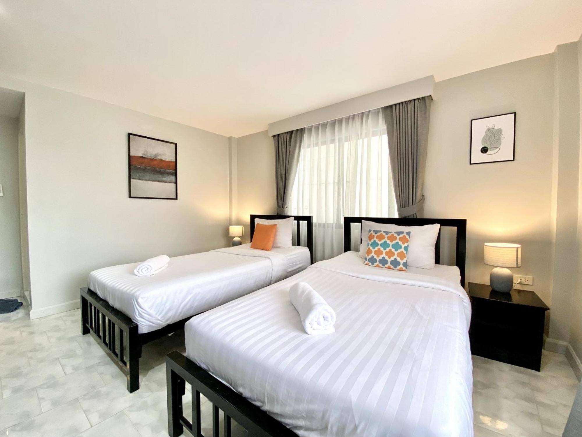 Beachwalk Minotel Patong Bagian luar foto
