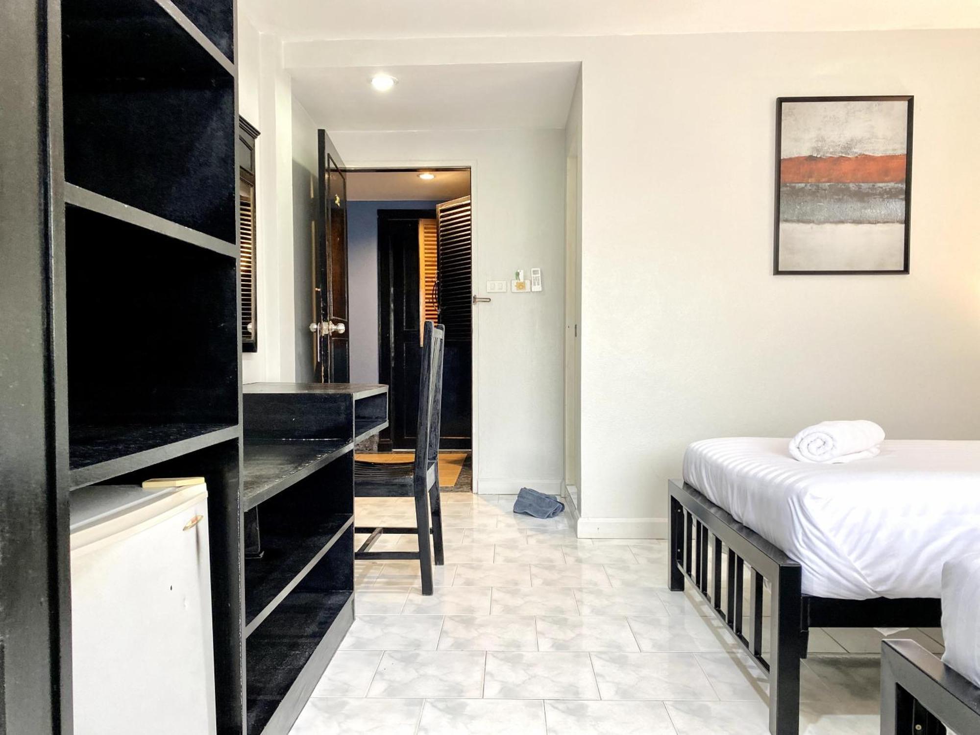 Beachwalk Minotel Patong Bagian luar foto