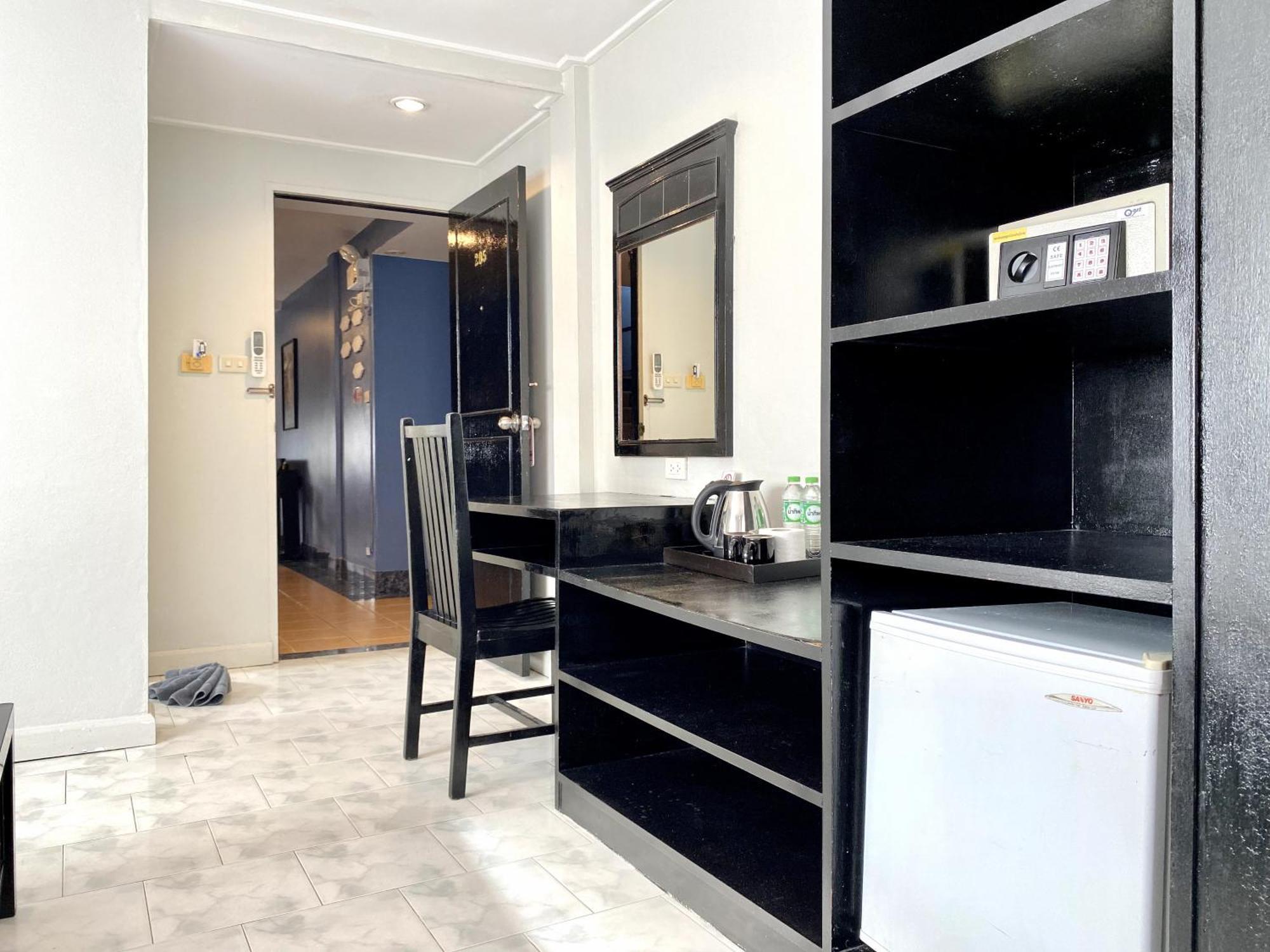 Beachwalk Minotel Patong Bagian luar foto
