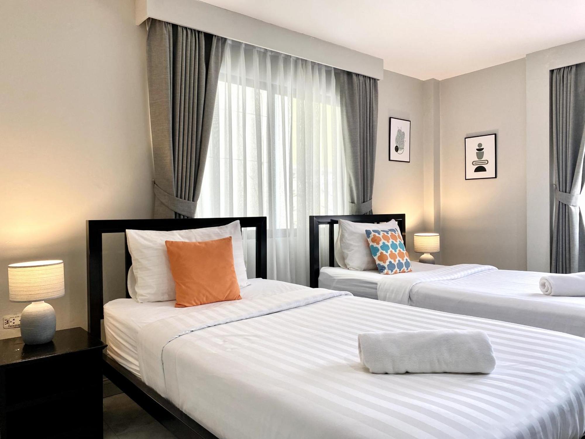 Beachwalk Minotel Patong Bagian luar foto