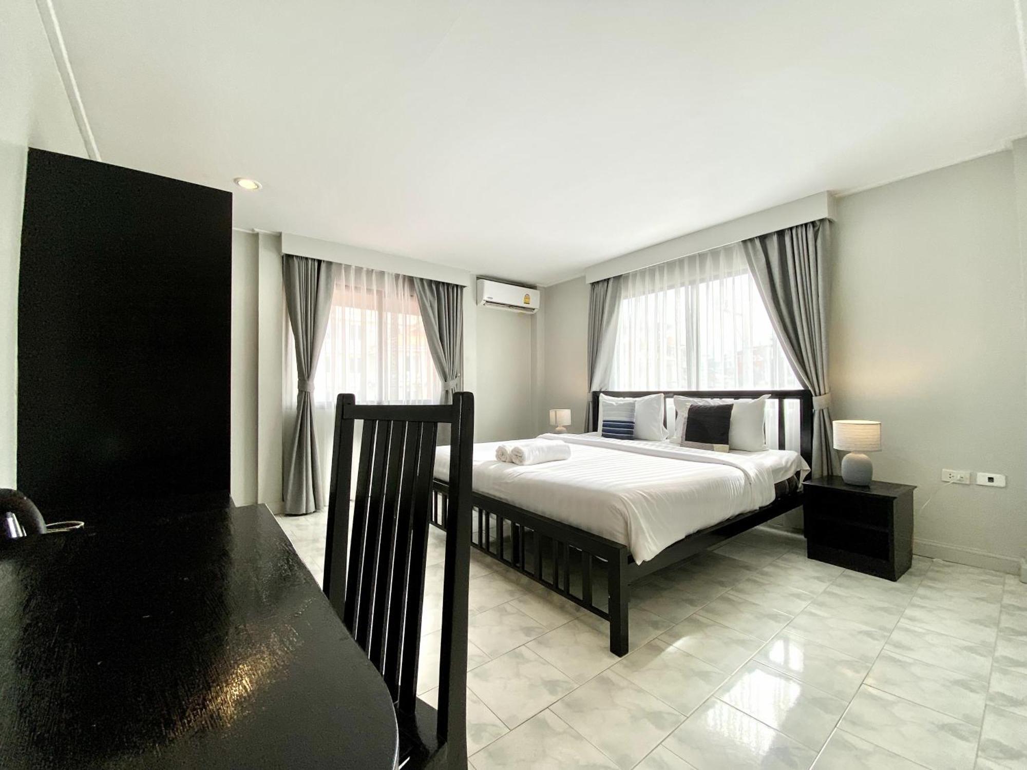 Beachwalk Minotel Patong Bagian luar foto
