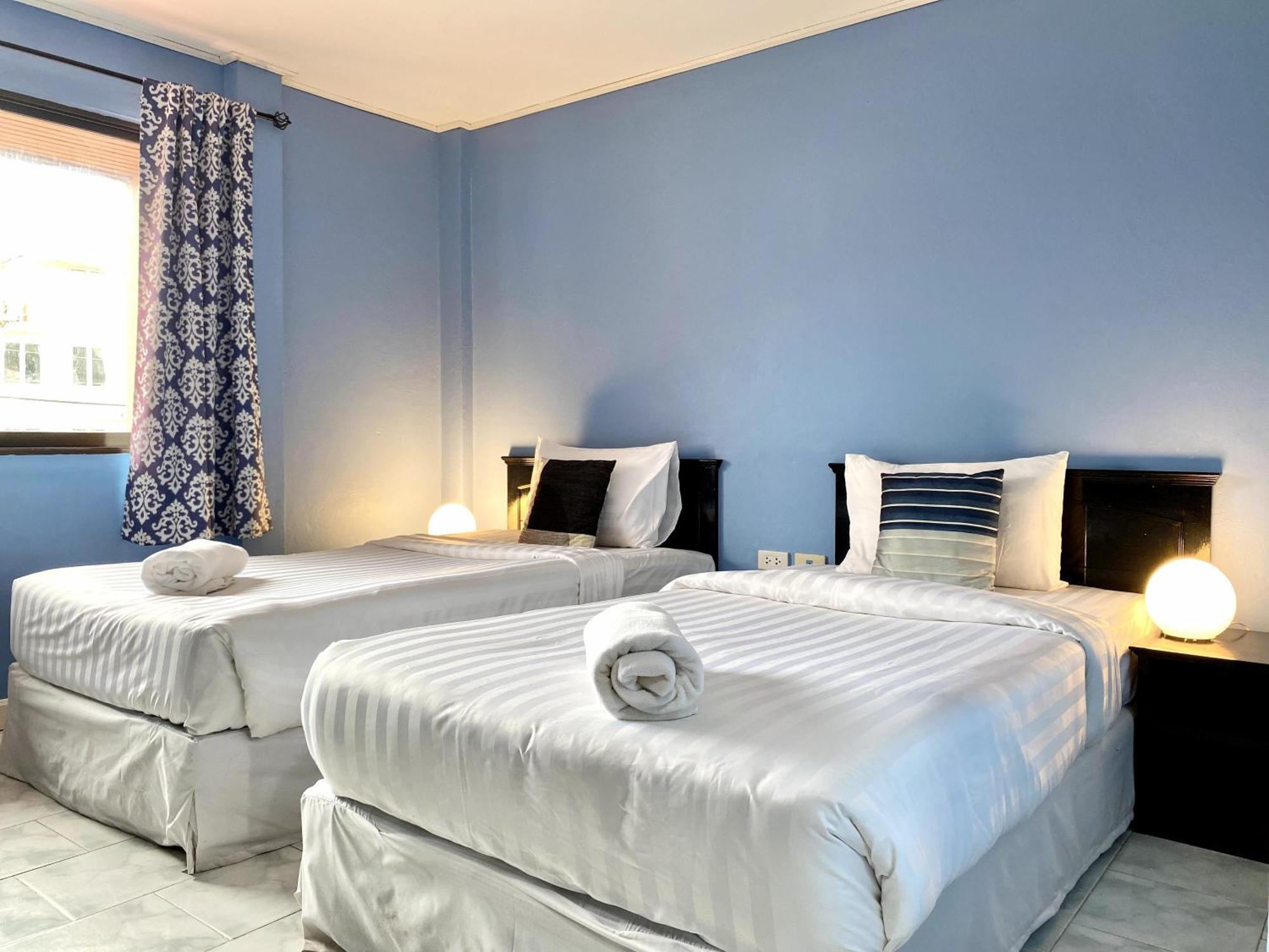 Beachwalk Minotel Patong Bagian luar foto