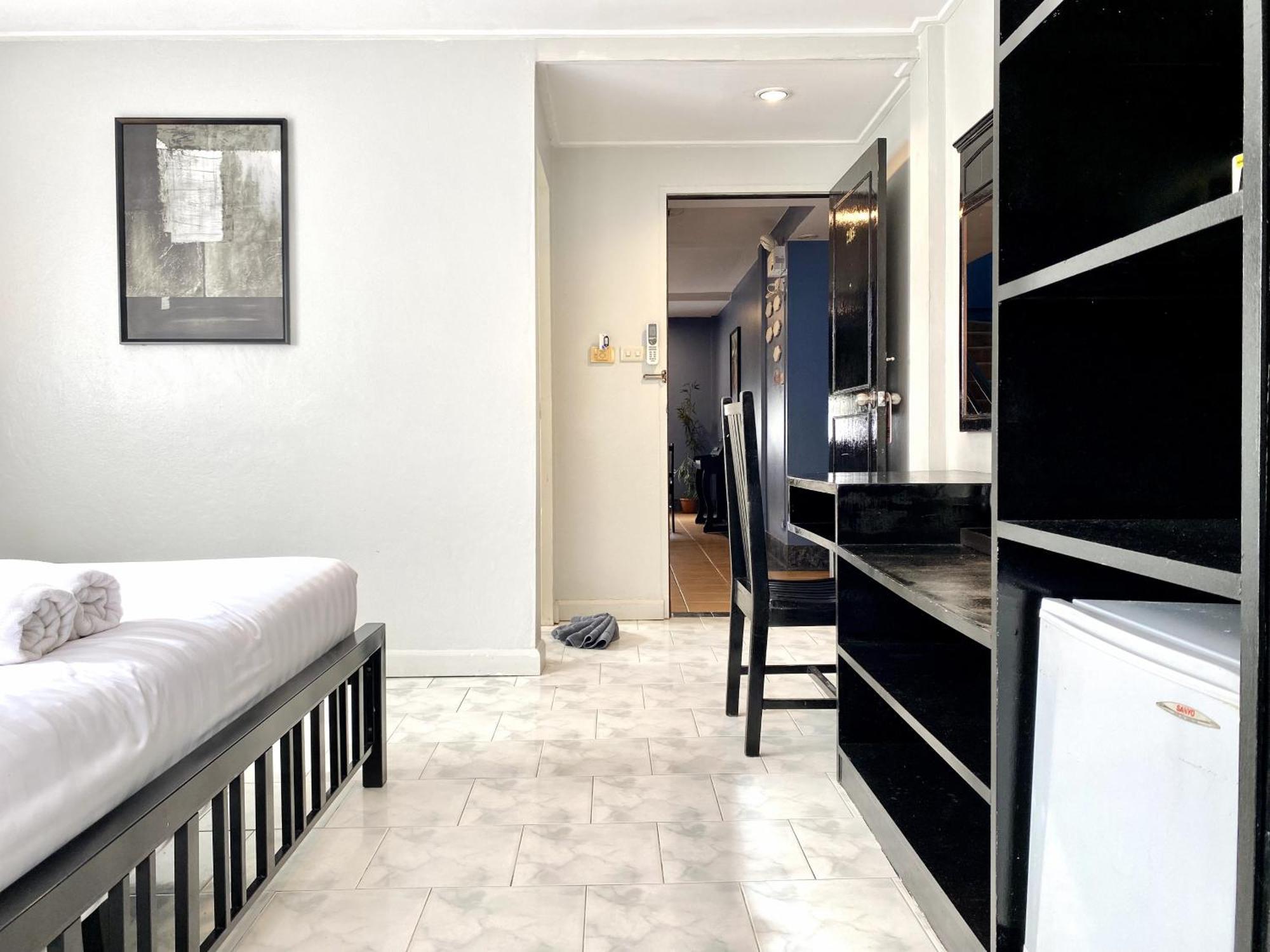 Beachwalk Minotel Patong Bagian luar foto