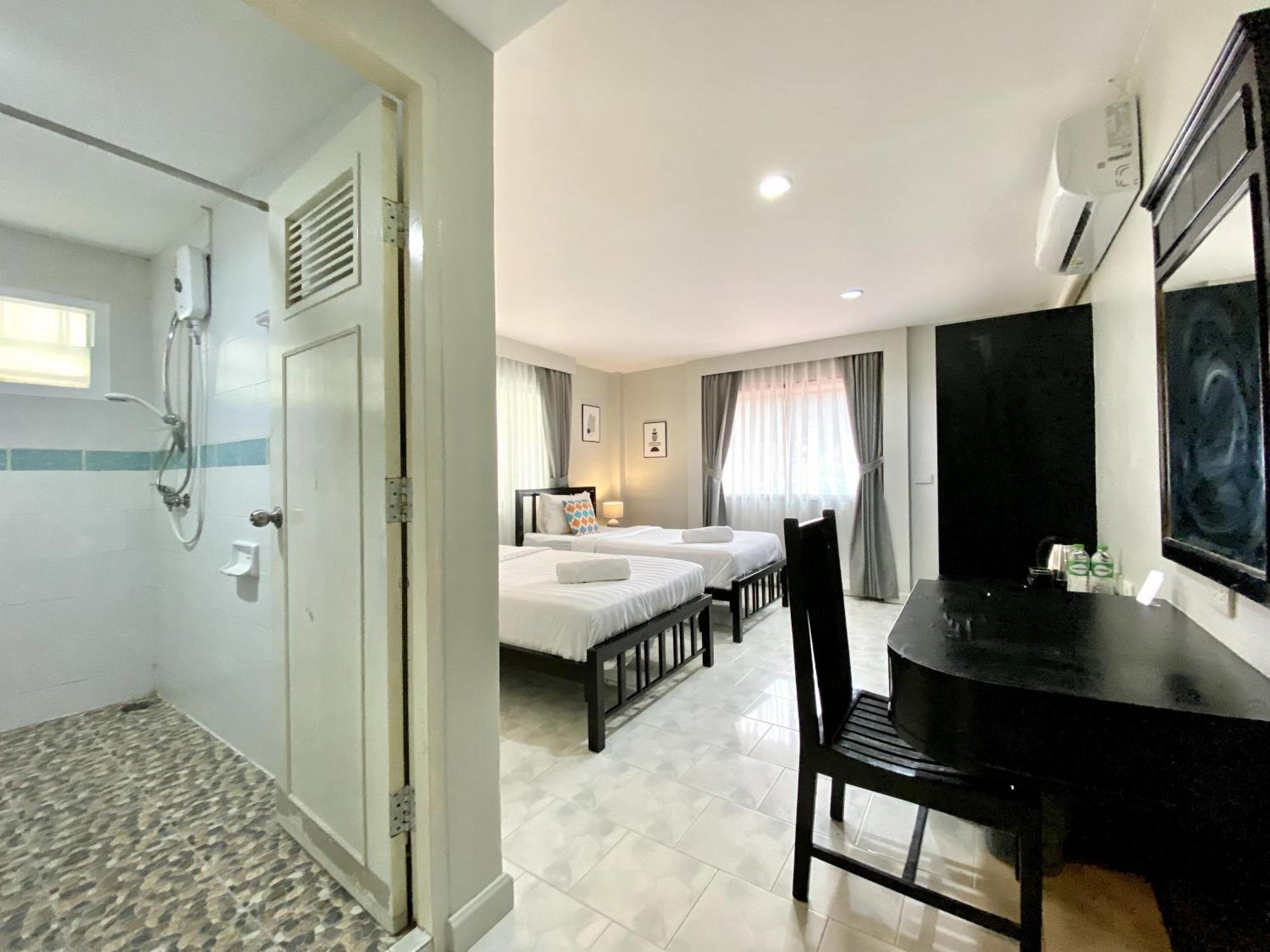 Beachwalk Minotel Patong Bagian luar foto