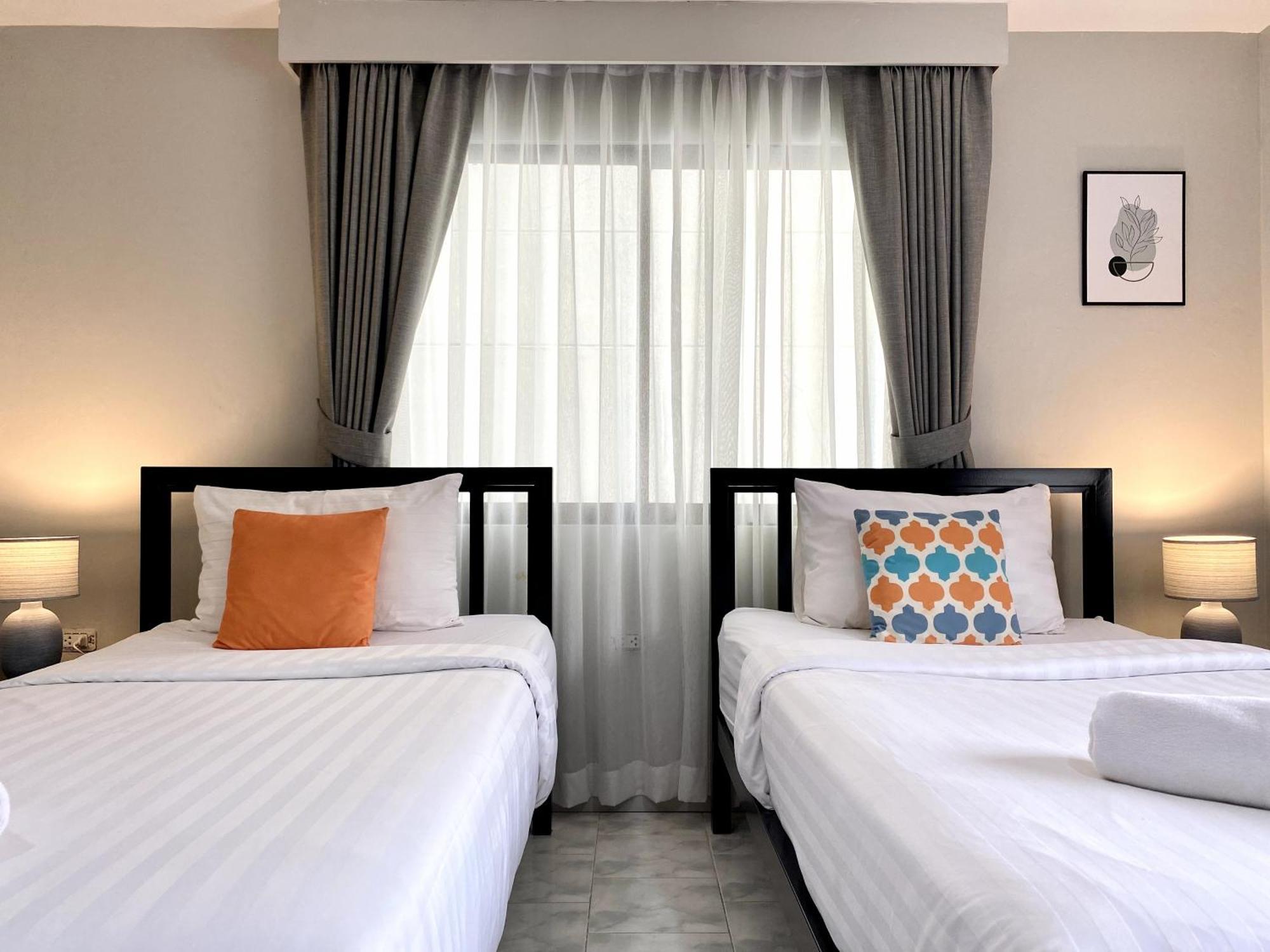 Beachwalk Minotel Patong Bagian luar foto
