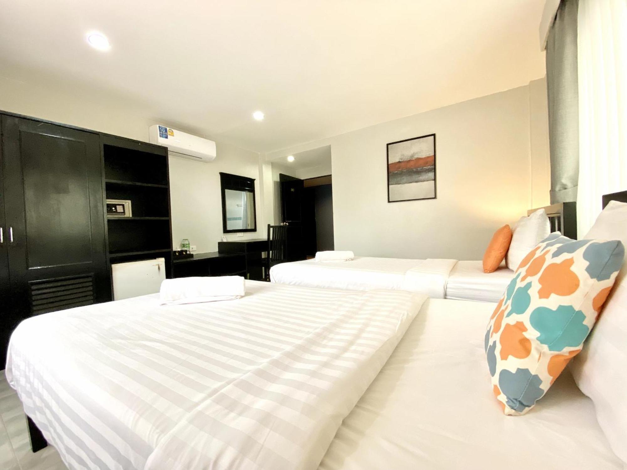 Beachwalk Minotel Patong Bagian luar foto
