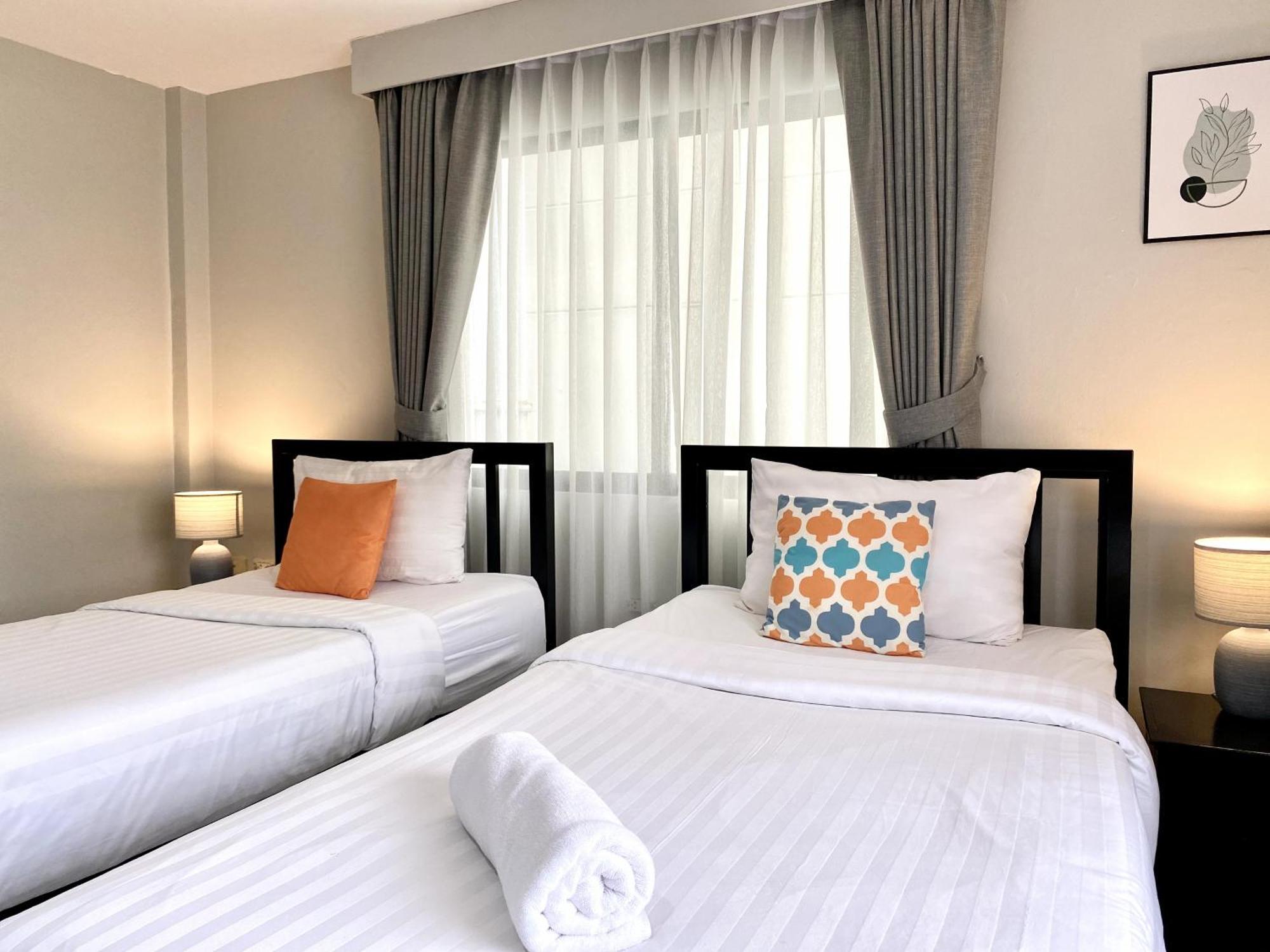 Beachwalk Minotel Patong Bagian luar foto