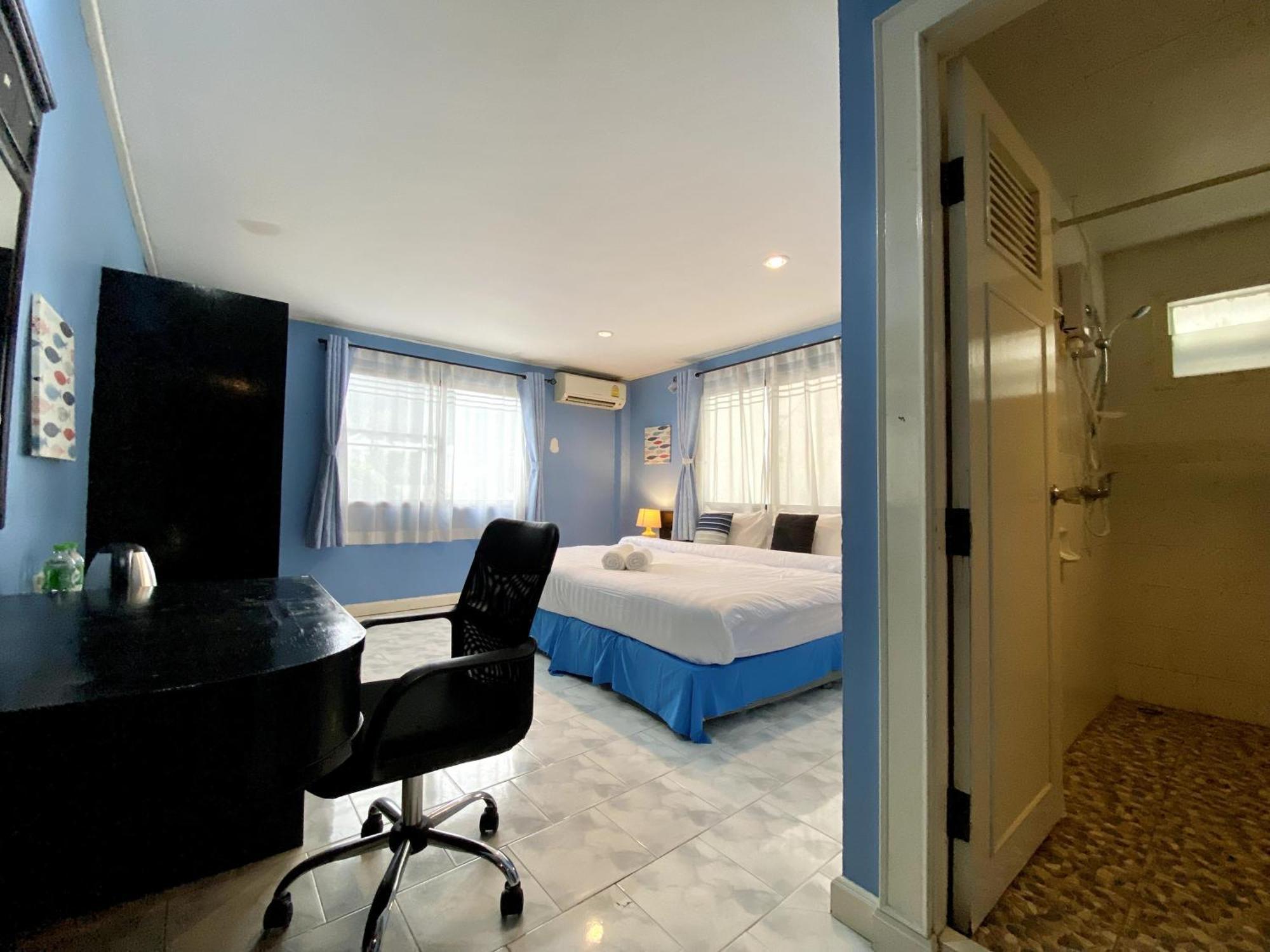 Beachwalk Minotel Patong Bagian luar foto