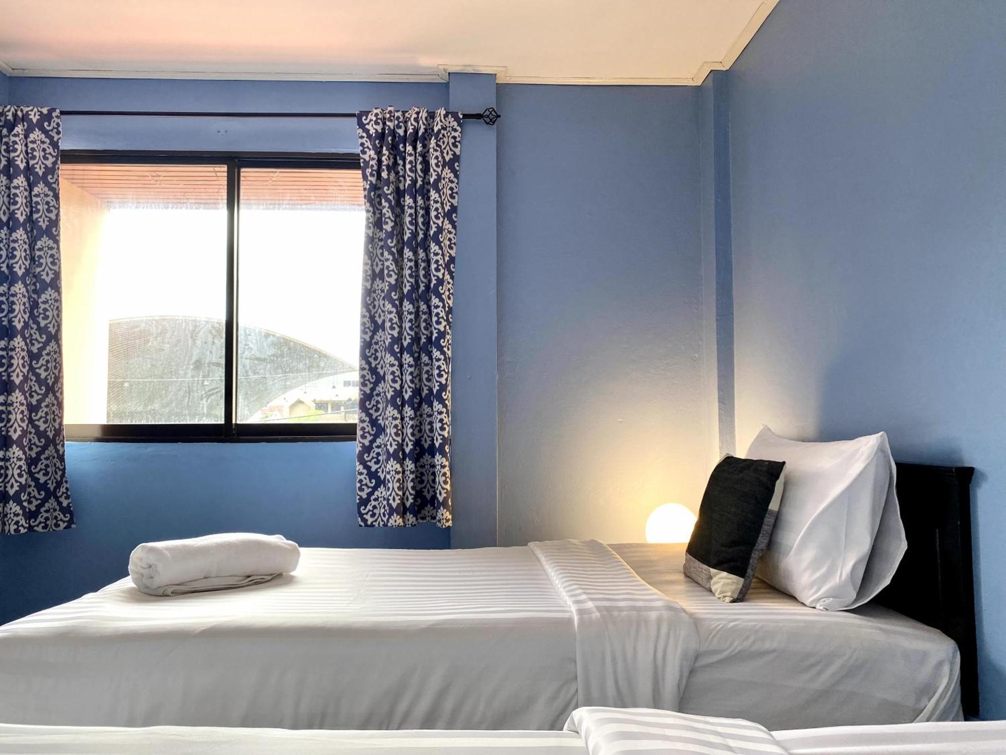Beachwalk Minotel Patong Bagian luar foto