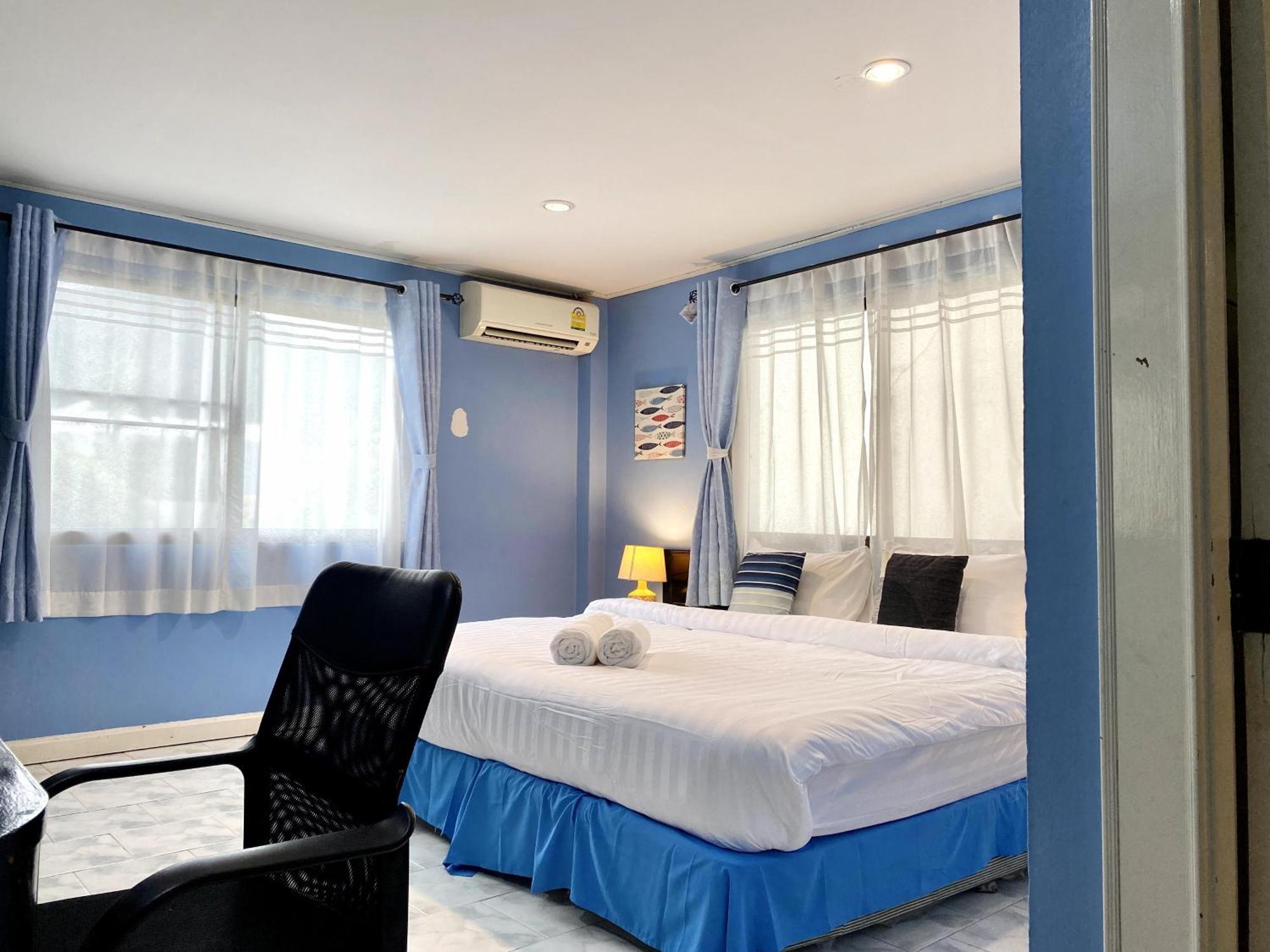 Beachwalk Minotel Patong Bagian luar foto