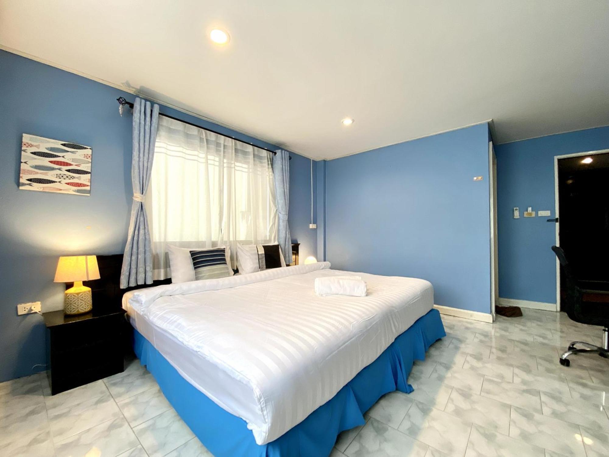 Beachwalk Minotel Patong Bagian luar foto