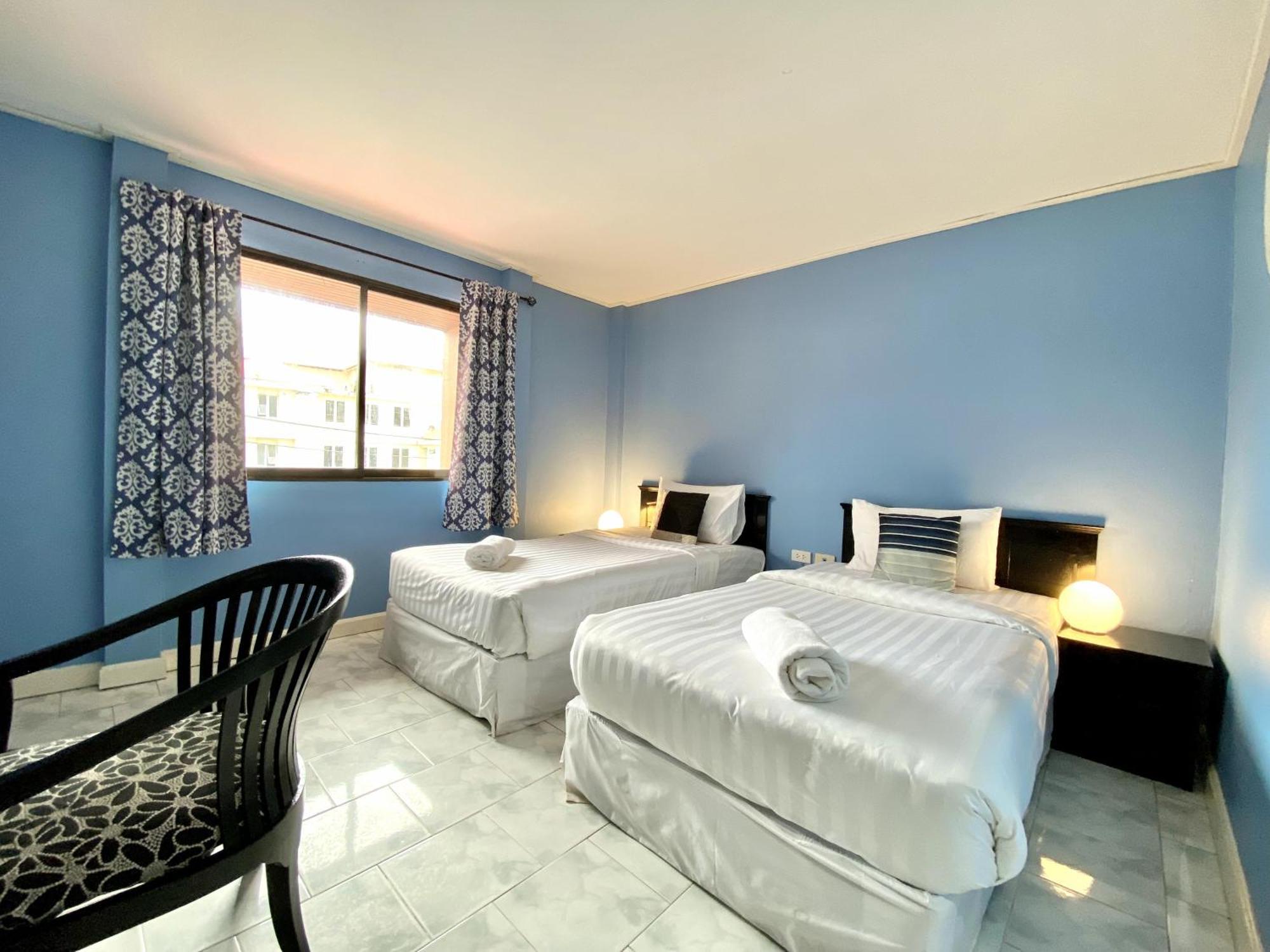 Beachwalk Minotel Patong Bagian luar foto