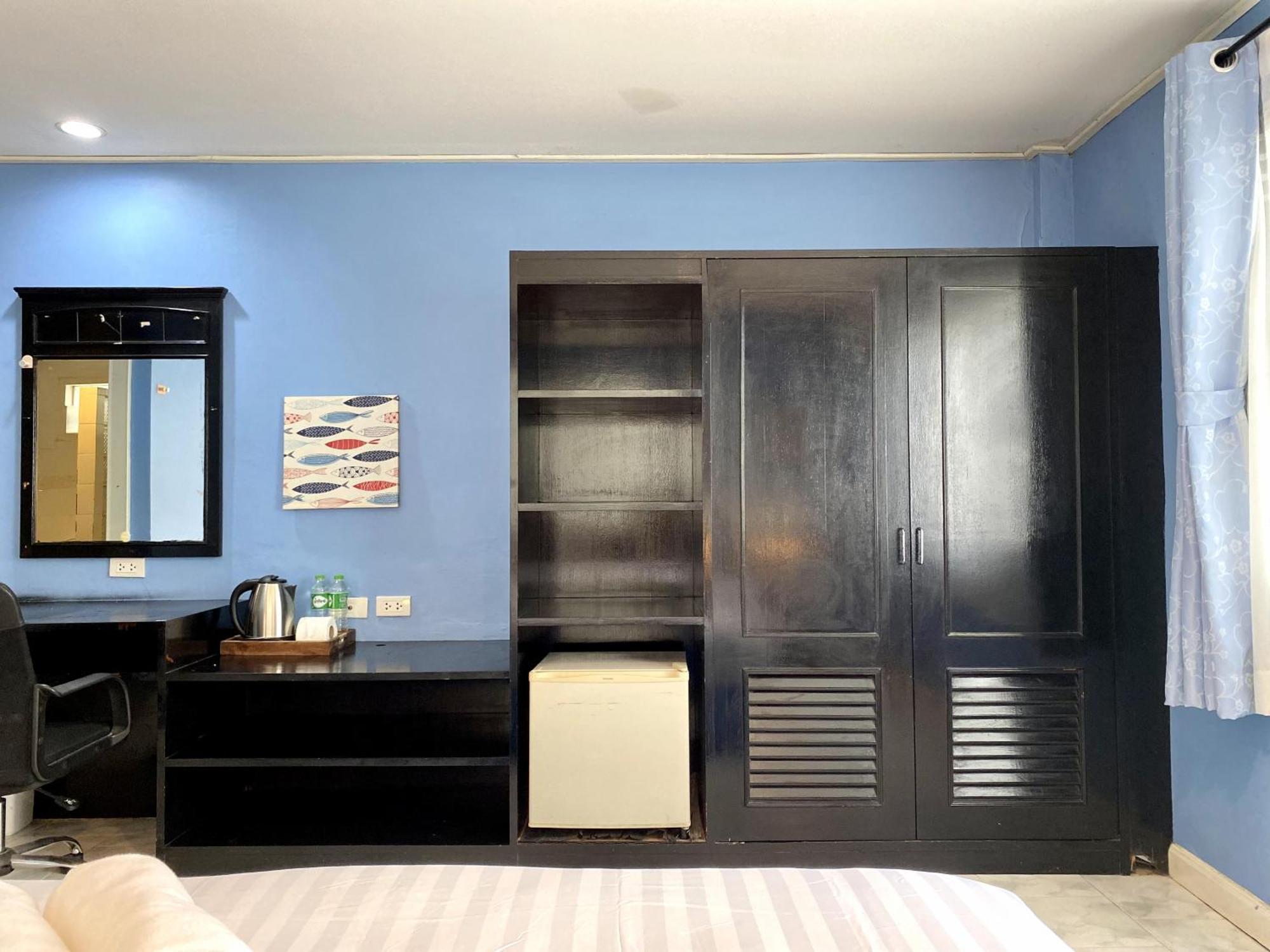 Beachwalk Minotel Patong Bagian luar foto
