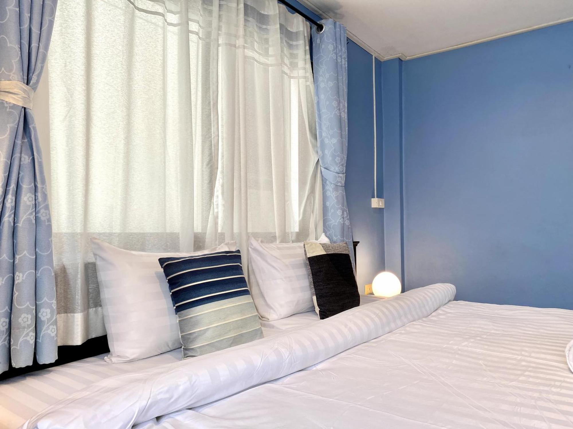 Beachwalk Minotel Patong Bagian luar foto