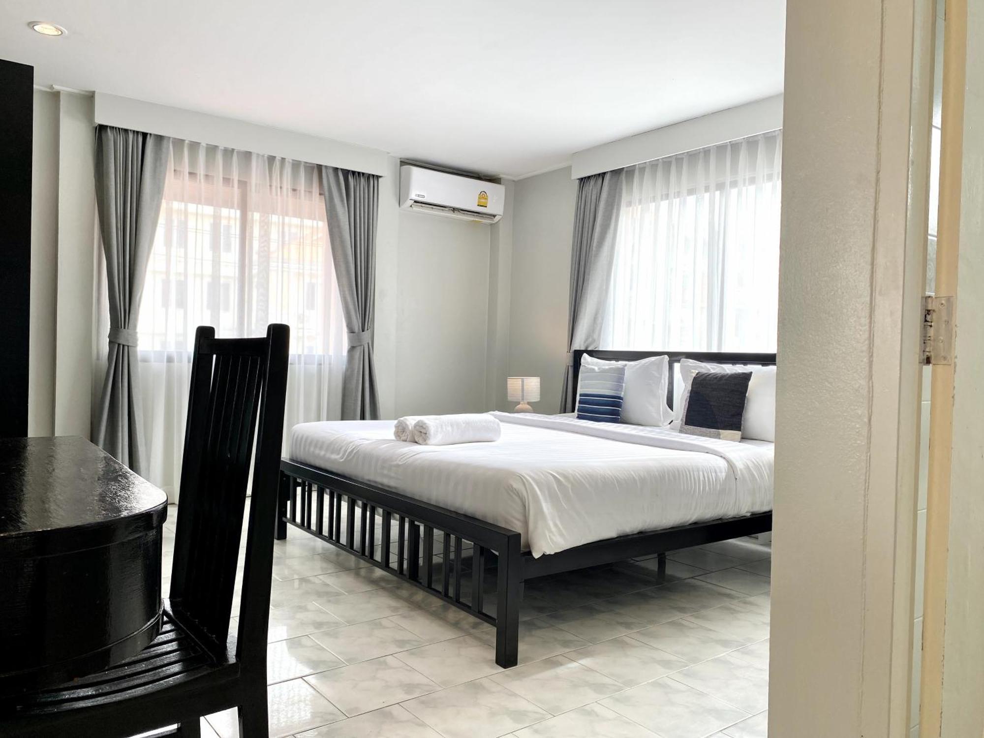 Beachwalk Minotel Patong Bagian luar foto