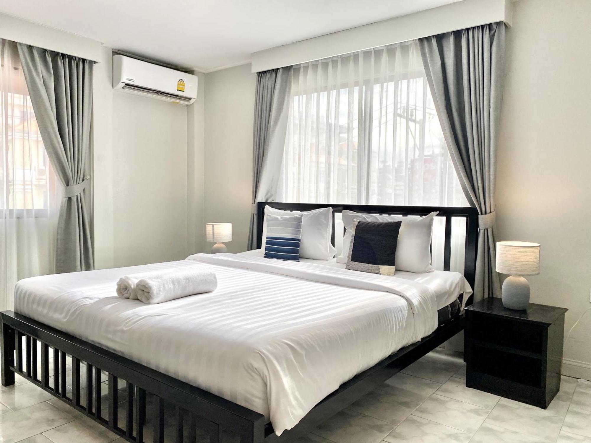 Beachwalk Minotel Patong Bagian luar foto
